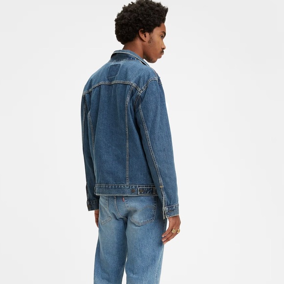 NWOT Levi’s Navy Denim Classic Vintage Wash Trucker Button Pocket Jean Jacket - Picture 3 of 5
